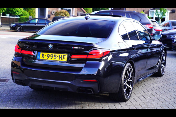 BMW 5 Serie M550i xDrive High Executive | Massage | Driving Assistant Professional | Softclose | Panorama | Head up | BMW LASER