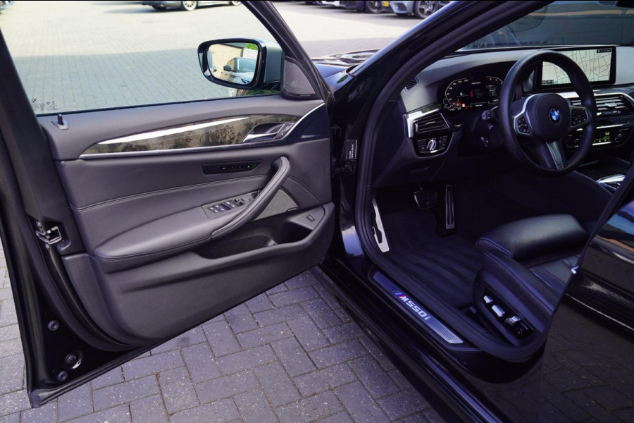 BMW 5 Serie M550i xDrive High Executive | Massage | Driving Assistant Professional | Softclose | Panorama | Head up | BMW LASER