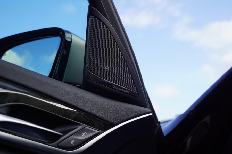 BMW 5 Serie M550i xDrive High Executive | Massage | Driving Assistant Professional | Softclose | Panorama | Head up | BMW LASER