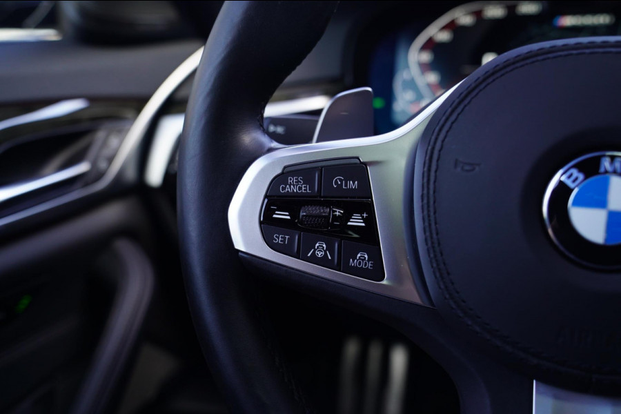 BMW 5 Serie M550i xDrive High Executive | Massage | Driving Assistant Professional | Softclose | Panorama | Head up | BMW LASER