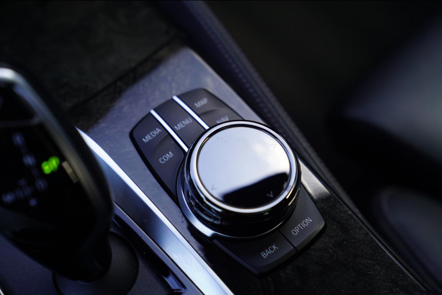 BMW 5 Serie M550i xDrive High Executive | Massage | Driving Assistant Professional | Softclose | Panorama | Head up | BMW LASER