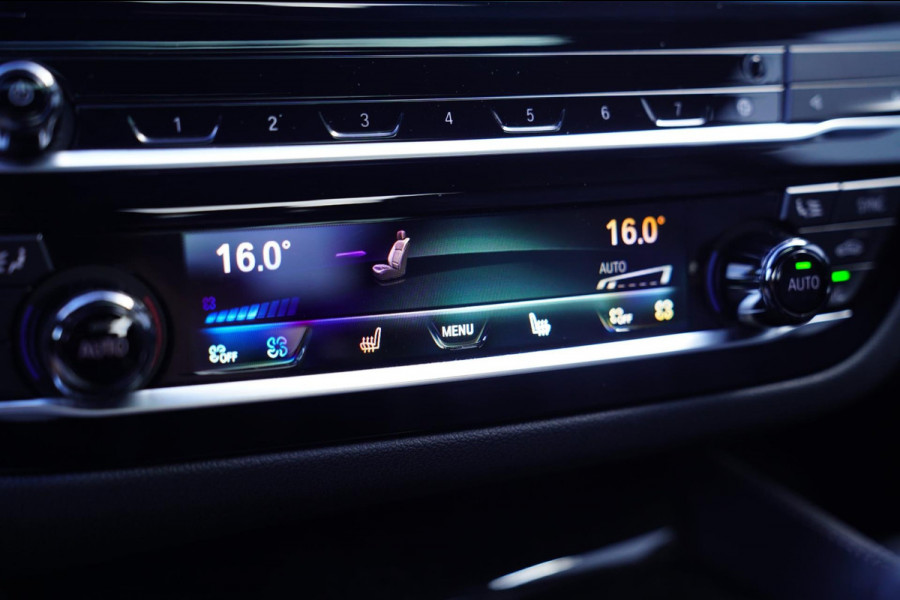BMW 5 Serie M550i xDrive High Executive | Massage | Driving Assistant Professional | Softclose | Panorama | Head up | BMW LASER