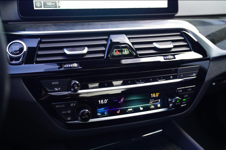 BMW 5 Serie M550i xDrive High Executive | Massage | Driving Assistant Professional | Softclose | Panorama | Head up | BMW LASER