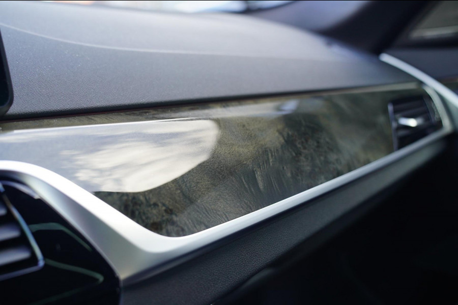 BMW 5 Serie M550i xDrive High Executive | Massage | Driving Assistant Professional | Softclose | Panorama | Head up | BMW LASER
