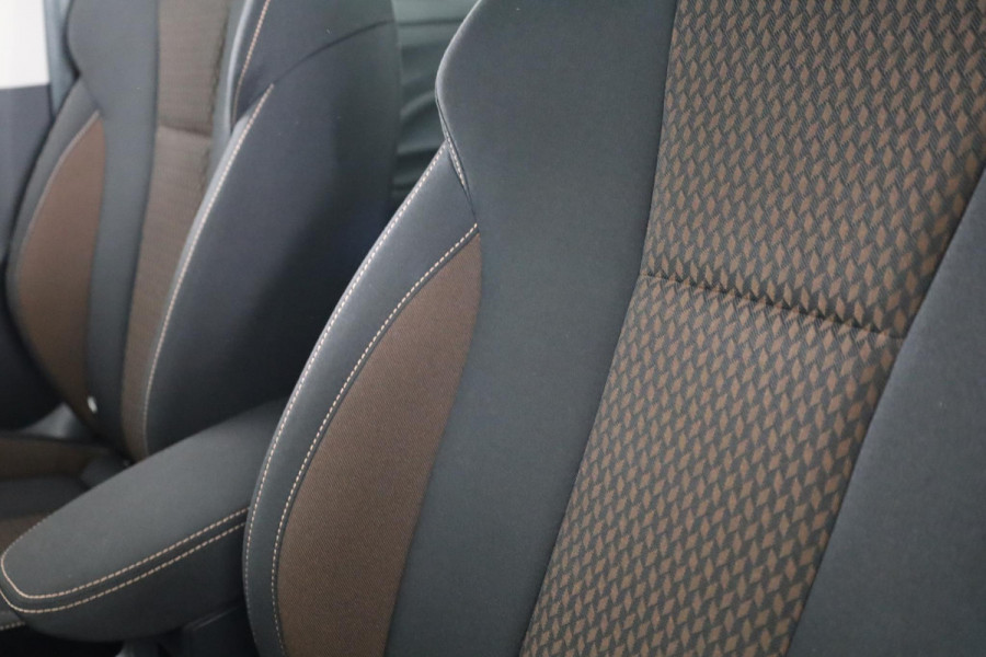 Škoda Fabia 1.0 TSI Business Edition 95 pk | Verlengde garantie | Navigatie via App | Autom. airco | Parkeersensoren achter | Stoelverwarming | LED koplampen |