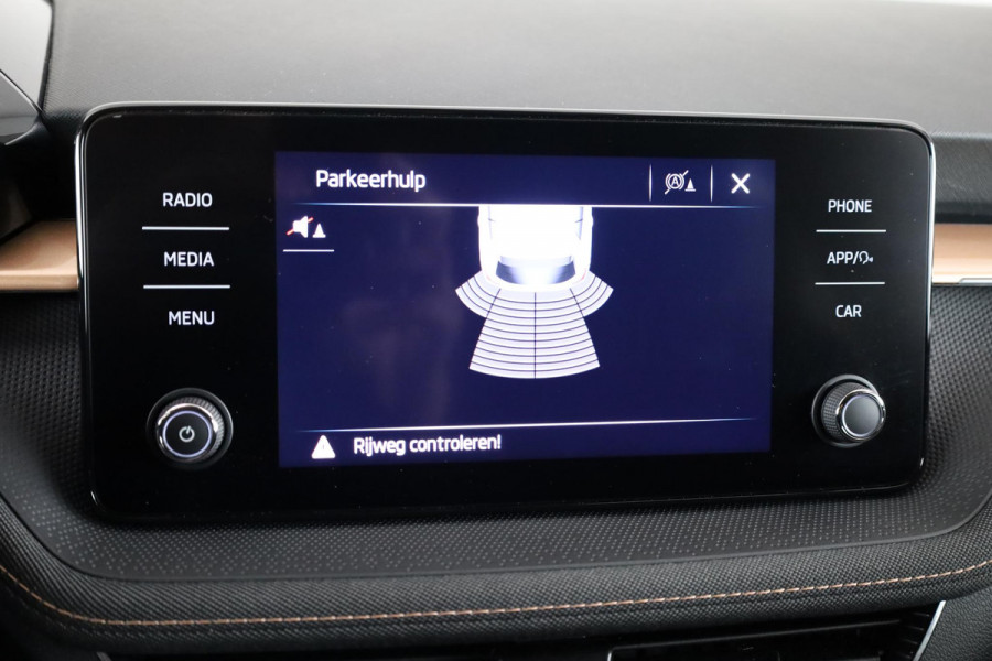 Škoda Fabia 1.0 TSI Business Edition 95 pk | Verlengde garantie | Navigatie via App | Autom. airco | Parkeersensoren achter | Stoelverwarming | LED koplampen |