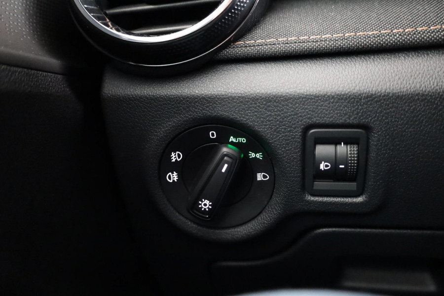 Škoda Fabia 1.0 TSI Business Edition 95 pk | Verlengde garantie | Navigatie via App | Autom. airco | Parkeersensoren achter | Stoelverwarming | LED koplampen |