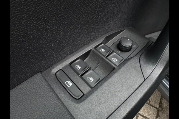 Seat Arona 1.0 TSI Style Business Intense TREKHAAK / PDC / CRUISE / NAVIGATIE / 4-SEIZOENEN / CARPLAY / ECC