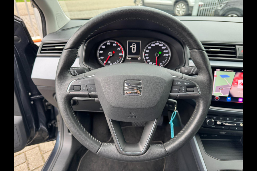 Seat Arona 1.0 TSI Style Business Intense TREKHAAK / PDC / CRUISE / NAVIGATIE / 4-SEIZOENEN / CARPLAY / ECC