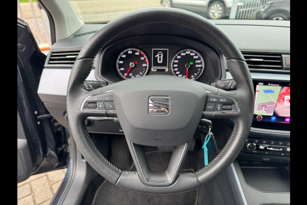Seat Arona 1.0 TSI Style Business Intense TREKHAAK / PDC / CRUISE / NAVIGATIE / 4-SEIZOENEN / CARPLAY / ECC