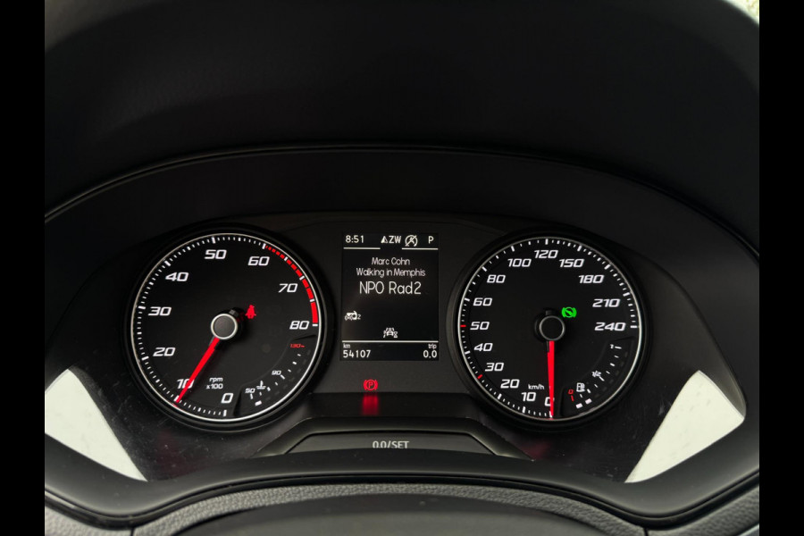 Seat Arona 1.0 TSI Style Business Intense TREKHAAK / PDC / CRUISE / NAVIGATIE / 4-SEIZOENEN / CARPLAY / ECC