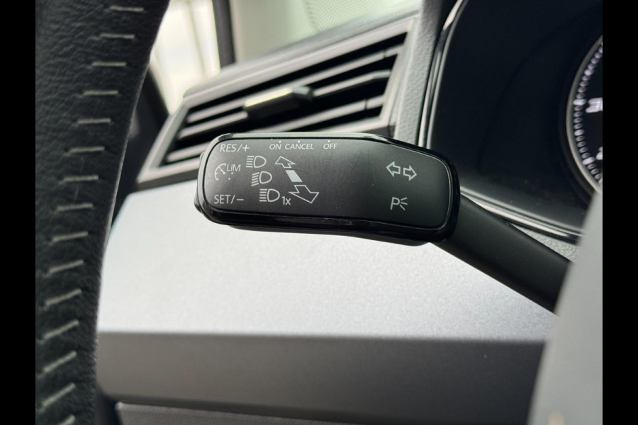 Seat Arona 1.0 TSI Style Business Intense TREKHAAK / PDC / CRUISE / NAVIGATIE / 4-SEIZOENEN / CARPLAY / ECC