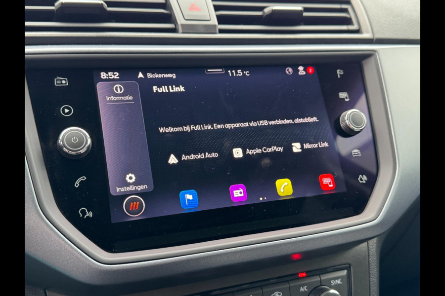 Seat Arona 1.0 TSI Style Business Intense TREKHAAK / PDC / CRUISE / NAVIGATIE / 4-SEIZOENEN / CARPLAY / ECC