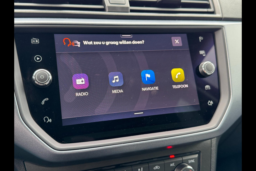 Seat Arona 1.0 TSI Style Business Intense TREKHAAK / PDC / CRUISE / NAVIGATIE / 4-SEIZOENEN / CARPLAY / ECC