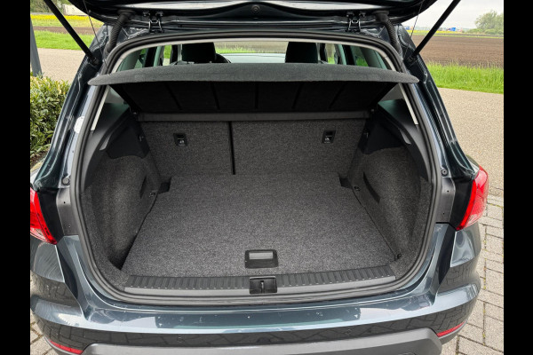 Seat Arona 1.0 TSI Style Business Intense TREKHAAK / PDC / CRUISE / NAVIGATIE / 4-SEIZOENEN / CARPLAY / ECC