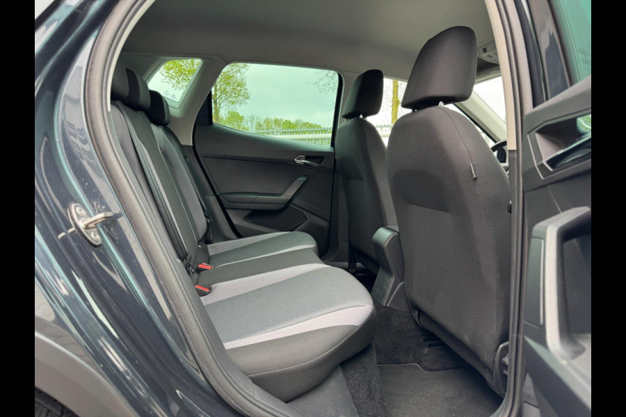 Seat Arona 1.0 TSI Style Business Intense TREKHAAK / PDC / CRUISE / NAVIGATIE / 4-SEIZOENEN / CARPLAY / ECC