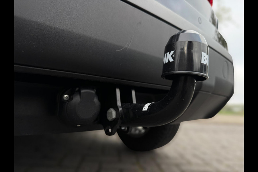 Seat Arona 1.0 TSI Style Business Intense TREKHAAK / PDC / CRUISE / NAVIGATIE / 4-SEIZOENEN / CARPLAY / ECC
