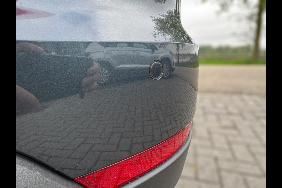 Seat Arona 1.0 TSI Style Business Intense TREKHAAK / PDC / CRUISE / NAVIGATIE / 4-SEIZOENEN / CARPLAY / ECC