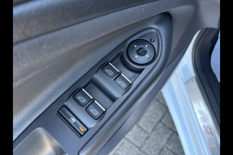 Ford Kuga 1.5 EcoB. ST Line, trekhaak, camera