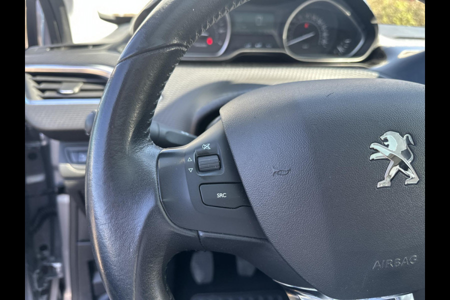 Peugeot 2008 1.2 PureTech Blue Lion | trekhaak | panoramadak