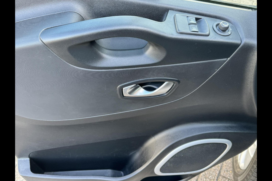 Renault Trafic 2.0 dCi 145 T29 L2H1 DC Luxe Climate control Cruise control Navigatie Apple carplay