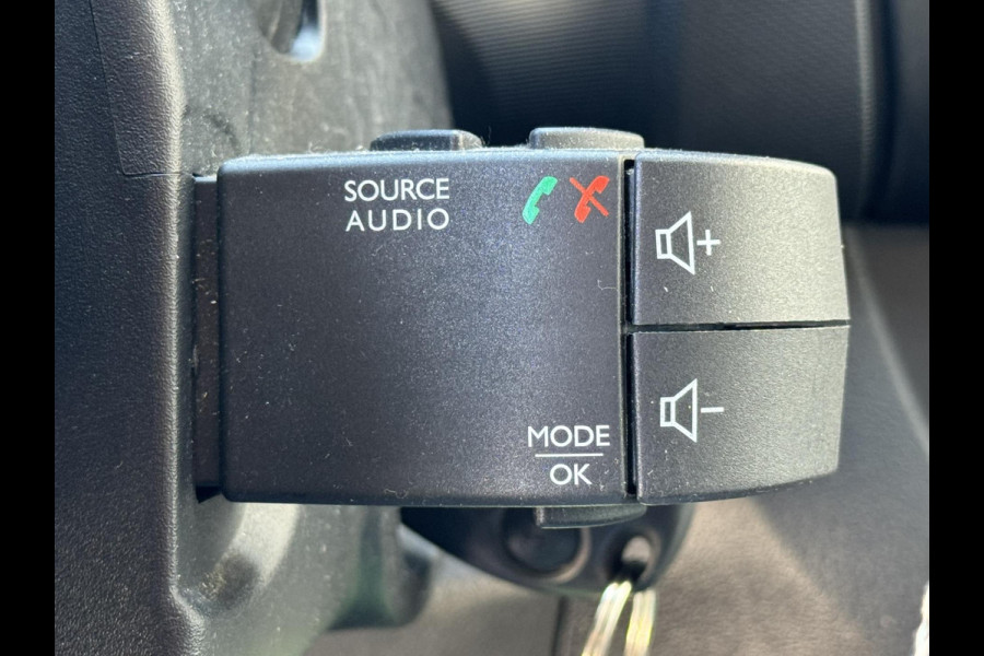 Renault Trafic 2.0 dCi 145 T29 L2H1 DC Luxe Climate control Cruise control Navigatie Apple carplay
