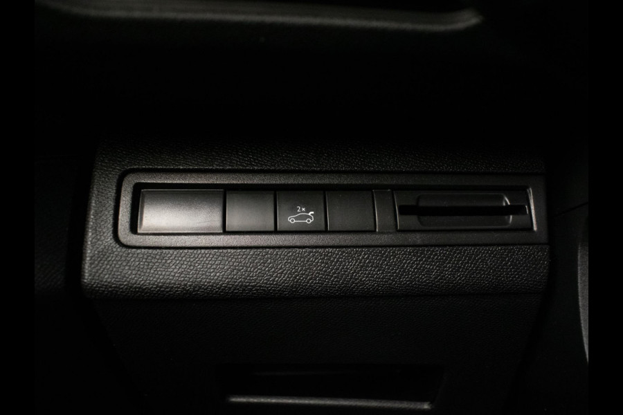 Peugeot 3008 1.2 PureTech GT Line Avantage (PANORAMADAK,APPLE CARPLAY,SFEER VERLICHTING,CAMERA,LED,XENON,PDC,3D CAMERA,NETTESTAAT)
