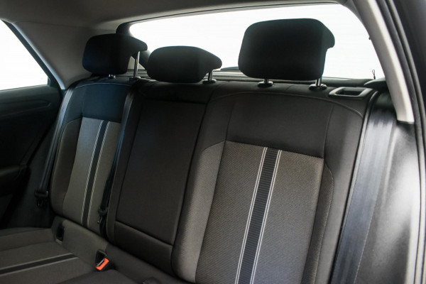 Volkswagen T-Roc 1.0 TSI Style Sport [ Virtual Full LED 19 Inch R Line Velgen Trekhaak Camera Carplay Adaptive Cruise Stoelverw ]