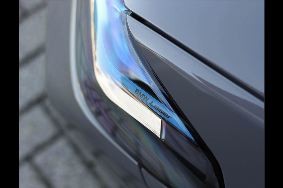 BMW 5 Serie Touring 530e xDrive *Pano*H/K*Laser*Trekhaak*