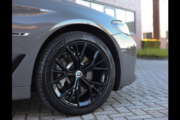 BMW 5 Serie Touring 530e xDrive *Pano*H/K*Laser*Trekhaak*