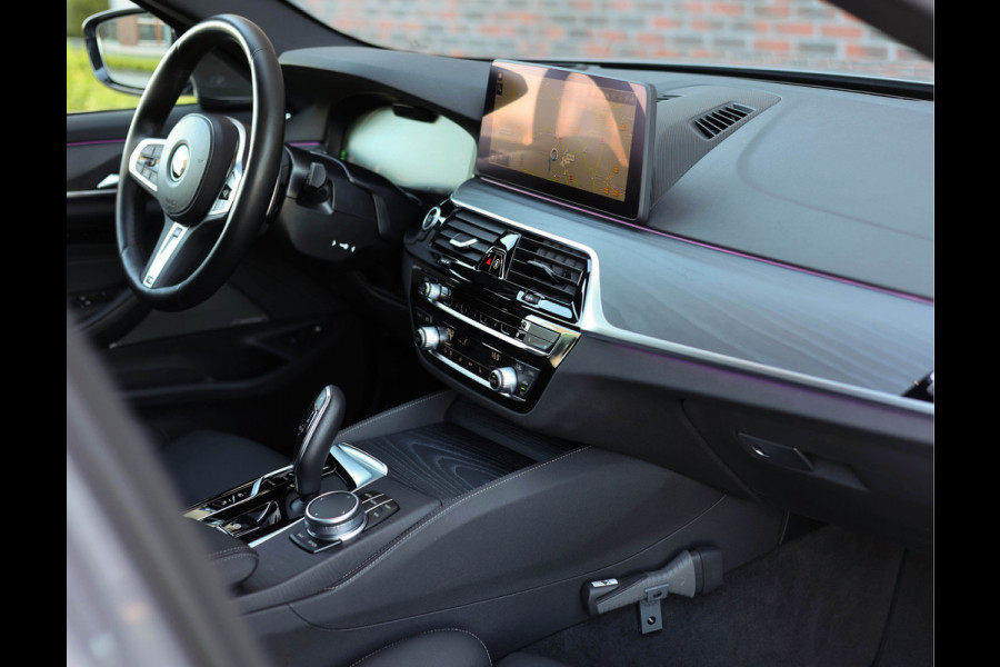 BMW 5 Serie Touring 530e xDrive *Pano*H/K*Laser*Trekhaak*