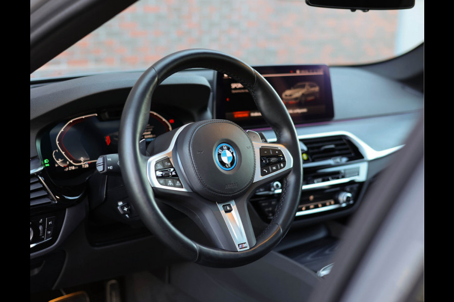 BMW 5 Serie Touring 530e xDrive *Pano*H/K*Laser*Trekhaak*