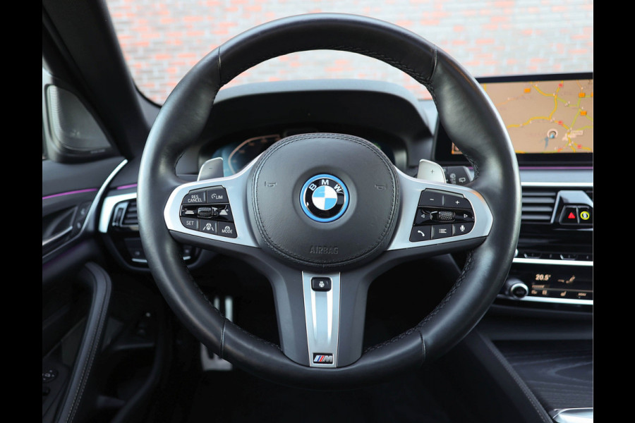BMW 5 Serie Touring 530e xDrive *Pano*H/K*Laser*Trekhaak*