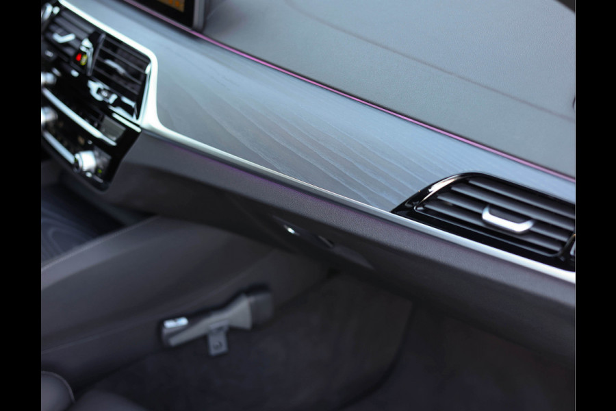 BMW 5 Serie Touring 530e xDrive *Pano*H/K*Laser*Trekhaak*