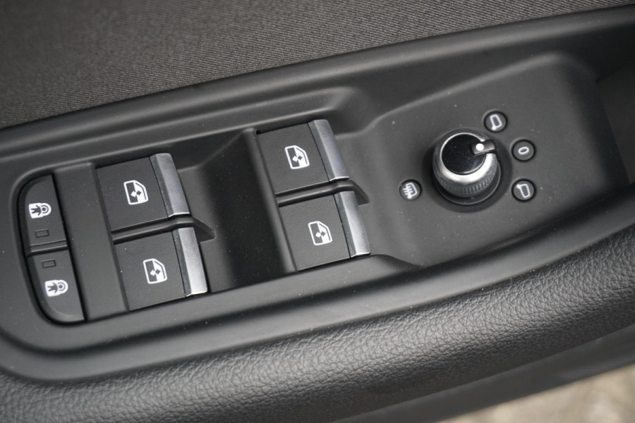 Audi A4 Avant 35 TFSI 150PK S-Tronic/Virtual Cockpit/Sportstoel /Dealeronderhouden