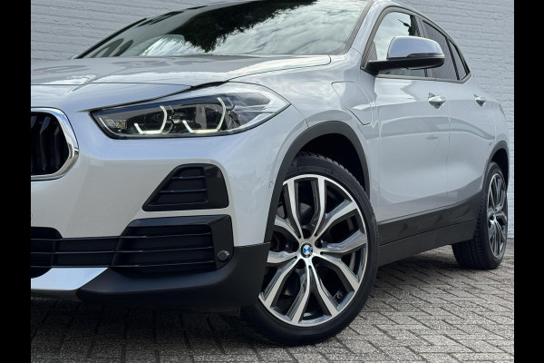 BMW X2 XDrive25e High Executive M-pakket Sfeer Harman/kardon Leder Carplay Head up Led