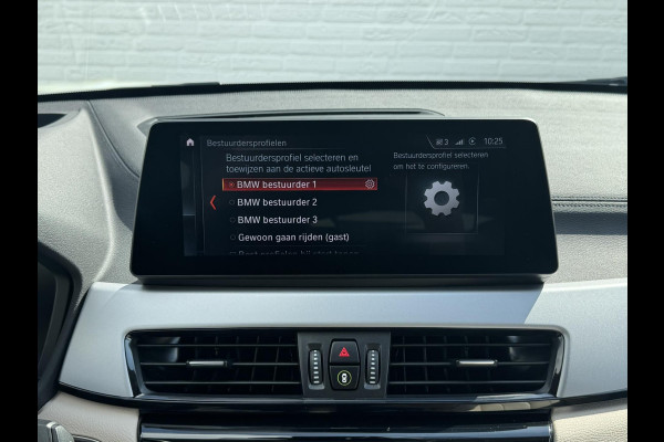 BMW X2 XDrive25e High Executive M-pakket Sfeer Harman/kardon Leder Carplay Head up Led