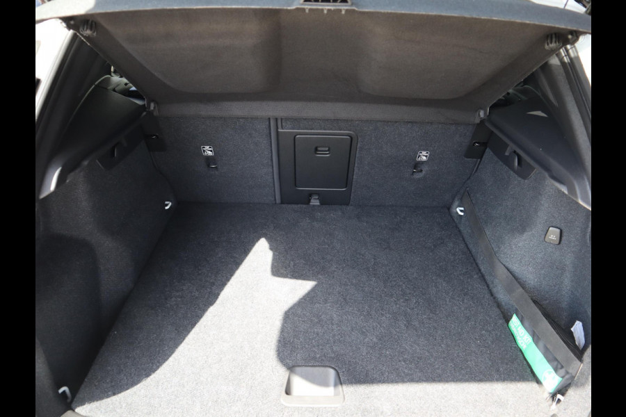 Volvo XC40 1.5 T5 Recharge R-Design | Harman/Kardon | Adaptive Cruise |