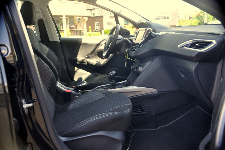 Peugeot 2008 1.2 PureTech Active | Navigatie | Airco | Trekhaak