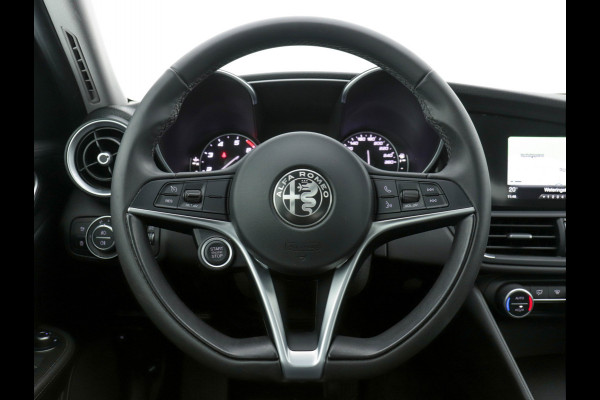 Alfa Romeo Giulia 2.0T Super Black-Line 200 Pk Aut. *NAVI-FULLMAP | 1/2-LEATHER | DAB | ECC | PDC | CRUISE | COMFORT-SEATS | BREMSA-BRAKES | 17"ALU*.