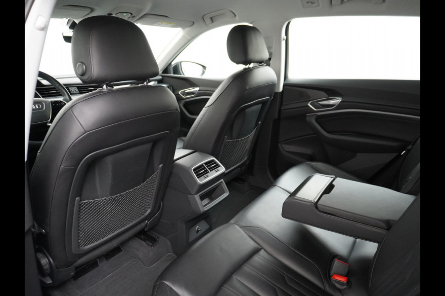Audi e-tron ✅ 55 Quattro 95kWh 408PK AUT. Leder Luchtvering Audi-Sound-Sytem® Navi Park-assist PDC-a+v 19" LED Cruise Dab Virtual Cockpit Ke Elek.Achterklep Regen/Lichtsensor Bluetooth Wifi Grootste accu Fase 3 laden 1e Eigenaar Origineel Nederlandse Auto 1800KG trekvermogen