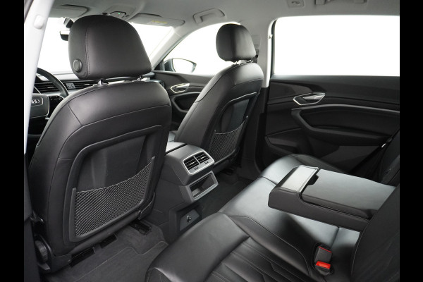 Audi e-tron ✅ 55 Quattro 95kWh 408PK AUT. Leder Luchtvering Audi-Sound-Sytem® Navi Park-assist PDC-a+v 19" LED Cruise Dab Virtual Cockpit Ke Elek.Achterklep Regen/Lichtsensor Bluetooth Wifi Grootste accu Fase 3 laden 1e Eigenaar Origineel Nederlandse Auto 1800KG trekvermogen