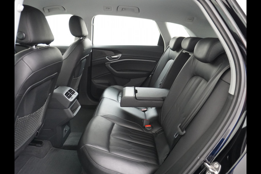 Audi e-tron ✅ 55 Quattro 95kWh 408PK AUT. Leder Luchtvering Audi-Sound-Sytem® Navi Park-assist PDC-a+v 19" LED Cruise Dab Virtual Cockpit Ke Elek.Achterklep Regen/Lichtsensor Bluetooth Wifi Grootste accu Fase 3 laden 1e Eigenaar Origineel Nederlandse Auto 1800KG trekvermogen
