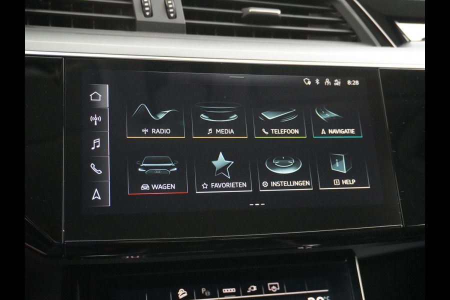 Audi e-tron ✅ 55 Quattro 95kWh 408PK AUT. Leder Luchtvering Audi-Sound-Sytem® Navi Park-assist PDC-a+v 19" LED Cruise Dab Virtual Cockpit Ke Elek.Achterklep Regen/Lichtsensor Bluetooth Wifi Grootste accu Fase 3 laden 1e Eigenaar Origineel Nederlandse Auto 1800KG trekvermogen