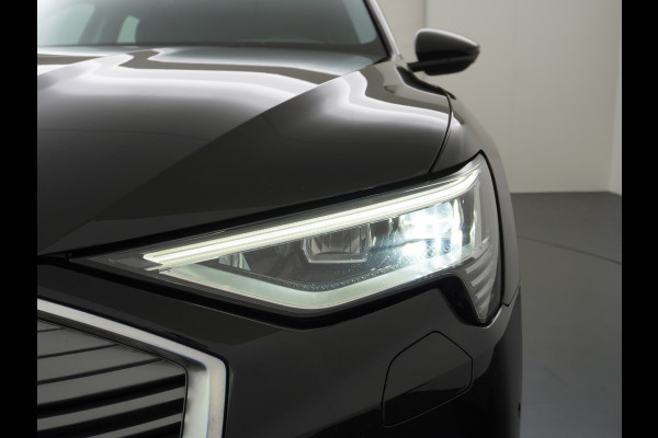 Audi e-tron ✅ 55 Quattro 95kWh 408PK AUT. Leder Luchtvering Audi-Sound-Sytem® Navi Park-assist PDC-a+v 19" LED Cruise Dab Virtual Cockpit Ke Elek.Achterklep Regen/Lichtsensor Bluetooth Wifi Grootste accu Fase 3 laden 1e Eigenaar Origineel Nederlandse Auto 1800KG trekvermogen