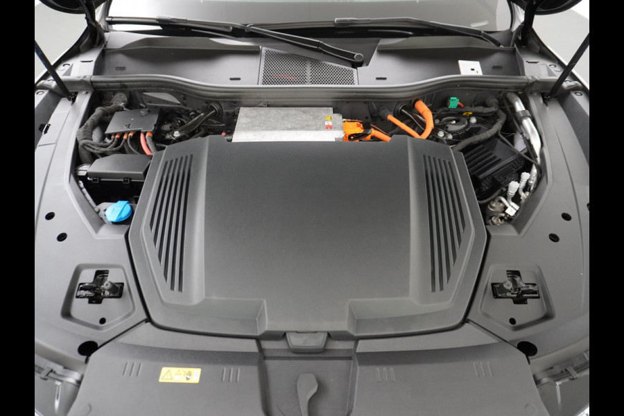 Audi e-tron ✅ 55 Quattro 95kWh 408PK AUT. Leder Luchtvering Audi-Sound-Sytem® Navi Park-assist PDC-a+v 19" LED Cruise Dab Virtual Cockpit Ke Elek.Achterklep Regen/Lichtsensor Bluetooth Wifi Grootste accu Fase 3 laden 1e Eigenaar Origineel Nederlandse Auto 1800KG trekvermogen