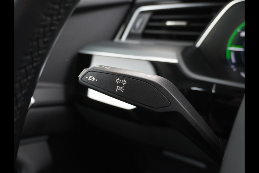 Audi e-tron ✅ 55 Quattro 95kWh 408PK AUT. Leder Luchtvering Audi-Sound-Sytem® Navi Park-assist PDC-a+v 19" LED Cruise Dab Virtual Cockpit Ke Elek.Achterklep Regen/Lichtsensor Bluetooth Wifi Grootste accu Fase 3 laden 1e Eigenaar Origineel Nederlandse Auto 1800KG trekvermogen