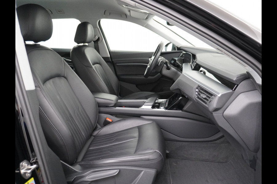 Audi e-tron ✅ 55 Quattro 95kWh 408PK AUT. Leder Luchtvering Audi-Sound-Sytem® Navi Park-assist PDC-a+v 19" LED Cruise Dab Virtual Cockpit Ke Elek.Achterklep Regen/Lichtsensor Bluetooth Wifi Grootste accu Fase 3 laden 1e Eigenaar Origineel Nederlandse Auto 1800KG trekvermogen