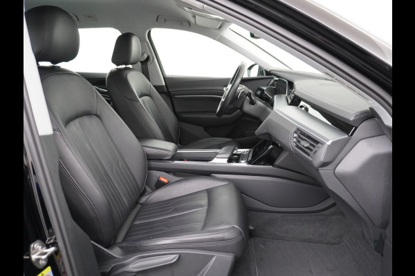 Audi e-tron ✅ 55 Quattro 95kWh 408PK AUT. Leder Luchtvering Audi-Sound-Sytem® Navi Park-assist PDC-a+v 19" LED Cruise Dab Virtual Cockpit Ke Elek.Achterklep Regen/Lichtsensor Bluetooth Wifi Grootste accu Fase 3 laden 1e Eigenaar Origineel Nederlandse Auto 1800KG trekvermogen