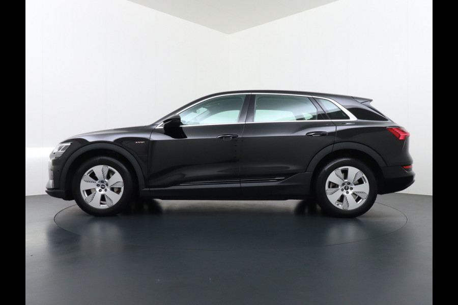 Audi e-tron ✅ 55 Quattro 95kWh 408PK AUT. Leder Luchtvering Audi-Sound-Sytem® Navi Park-assist PDC-a+v 19" LED Cruise Dab Virtual Cockpit Ke Elek.Achterklep Regen/Lichtsensor Bluetooth Wifi Grootste accu Fase 3 laden 1e Eigenaar Origineel Nederlandse Auto 1800KG trekvermogen
